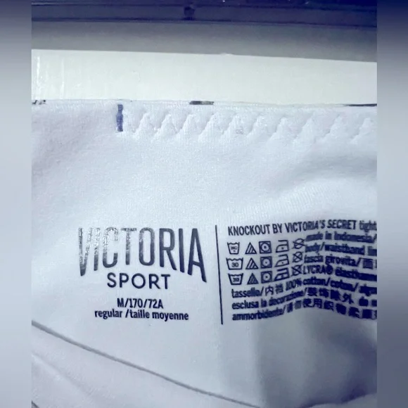 Victoria's Secret Sport bundle White Floral
Knockout Leggings and bra - Picture 7 of 13